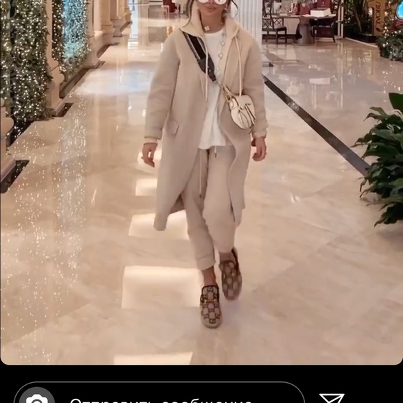 Meet your Posher, Alena - Picture 1 of 1